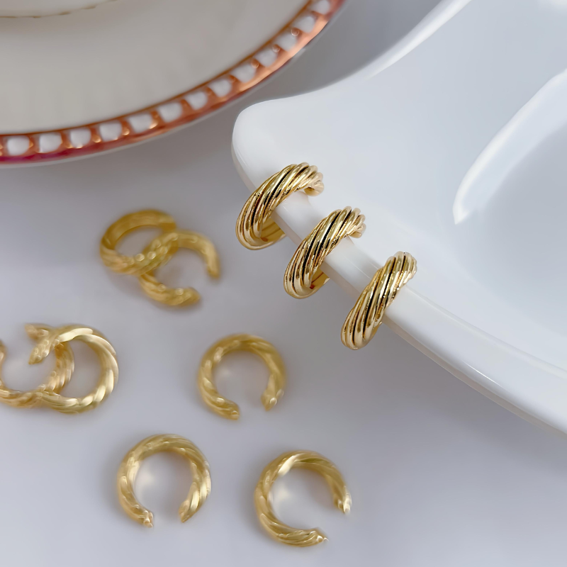 Earcuff sencillo lazo REF 1.104